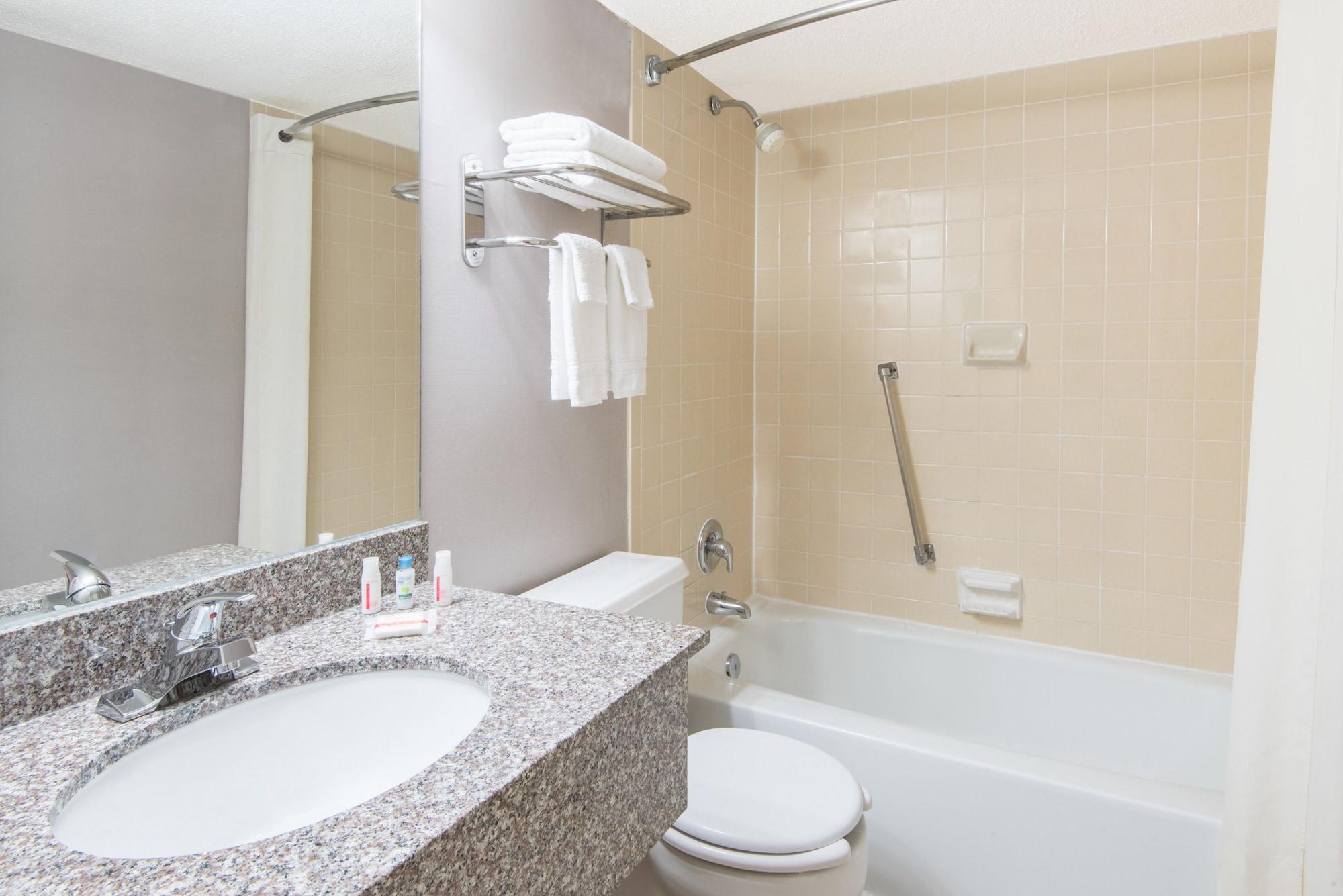 Super 8 by Wyndham Hamburg Hotel Bagian luar foto