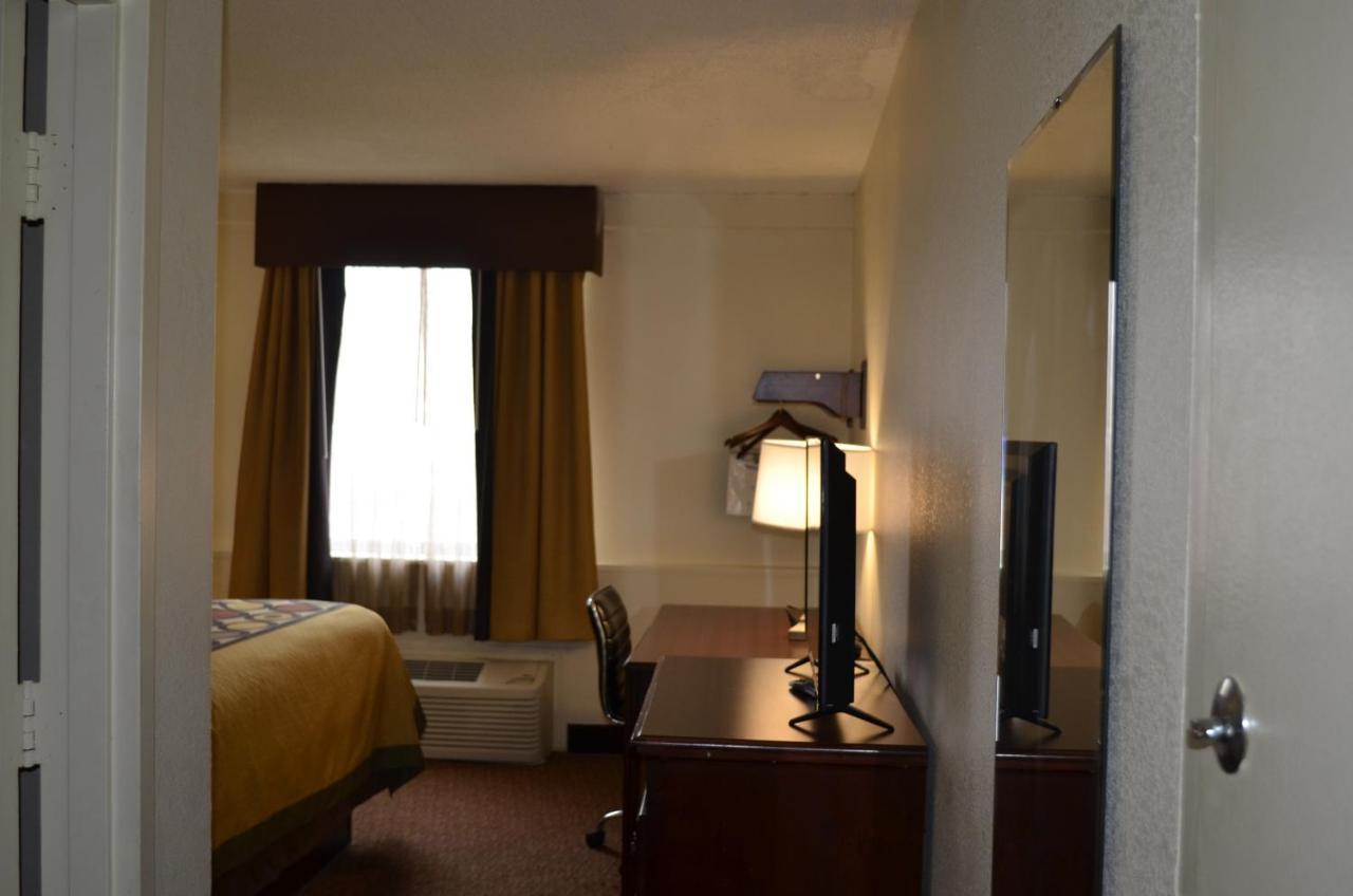 Super 8 by Wyndham Hamburg Hotel Bagian luar foto