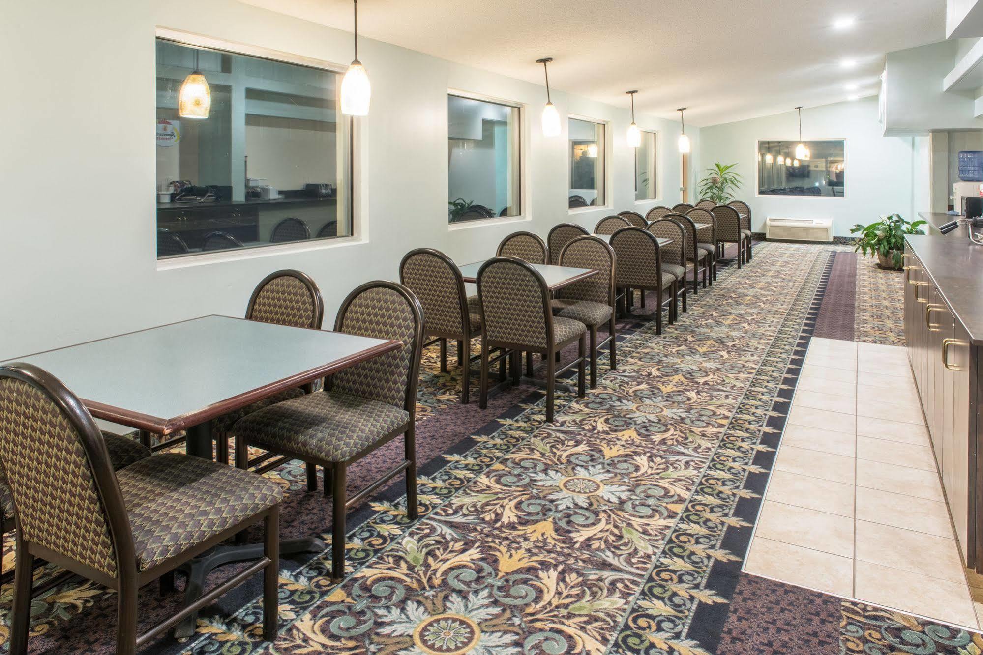 Super 8 by Wyndham Hamburg Hotel Bagian luar foto