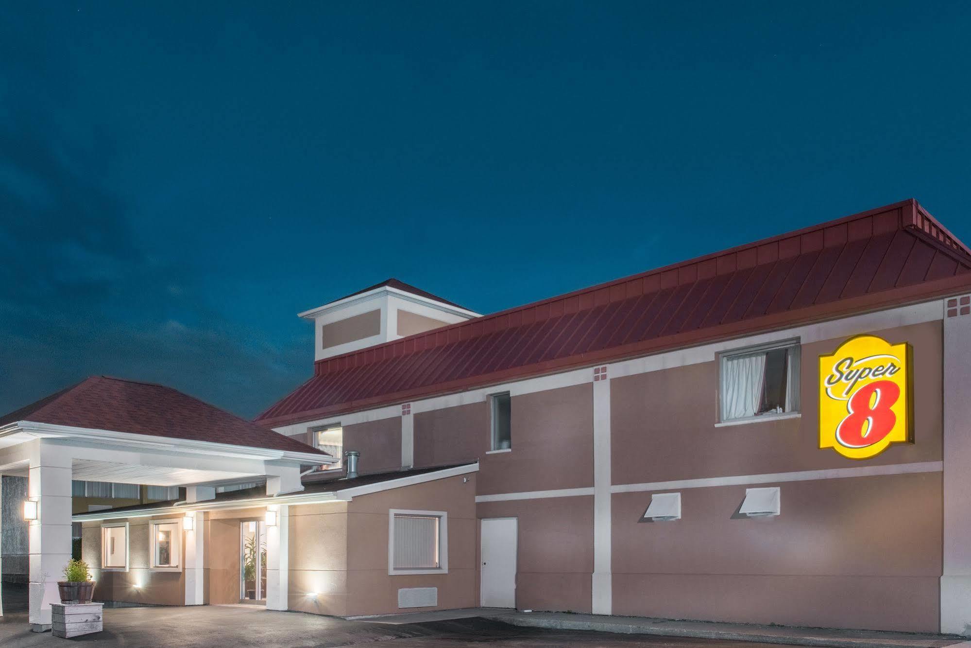 Super 8 by Wyndham Hamburg Hotel Bagian luar foto