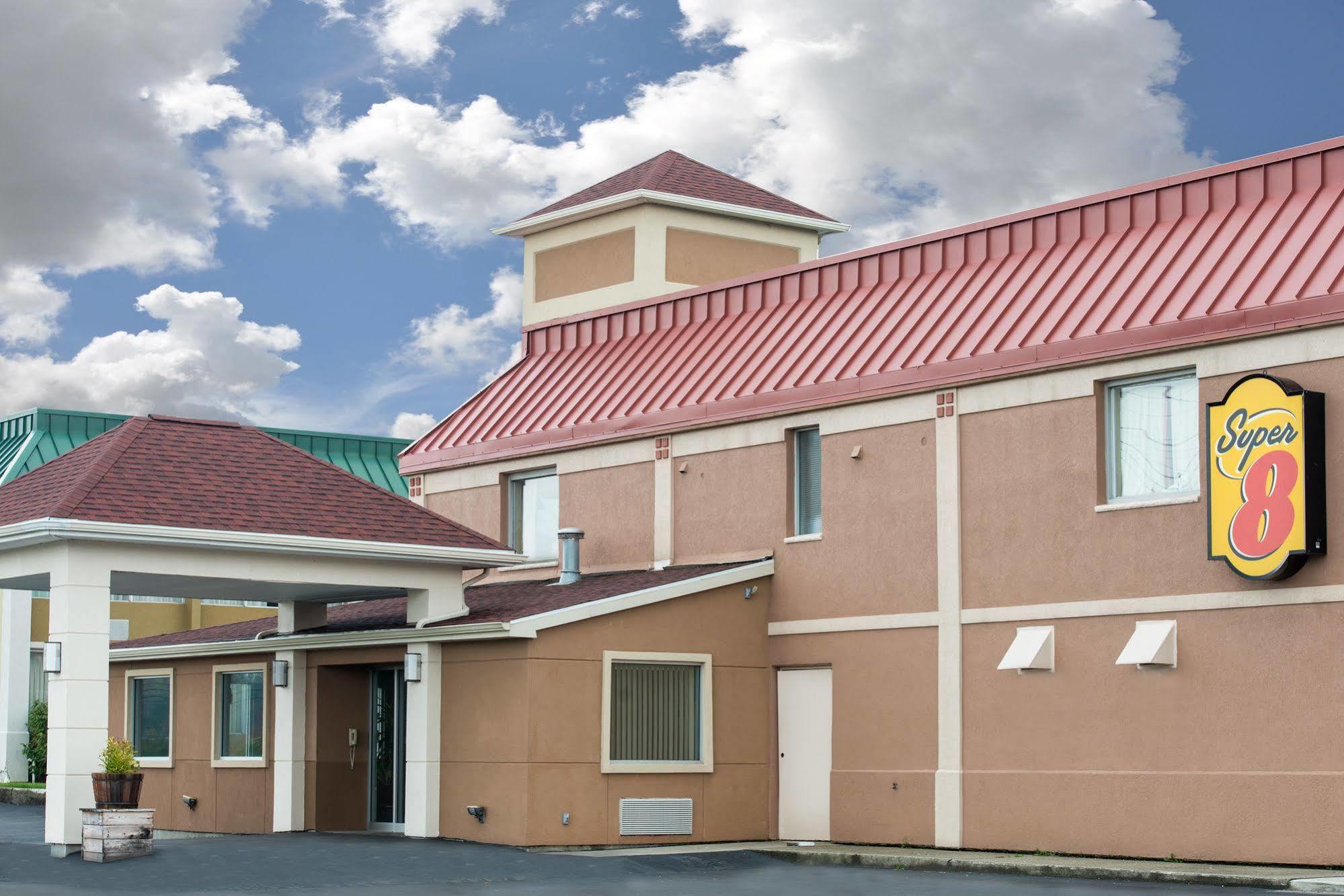 Super 8 by Wyndham Hamburg Hotel Bagian luar foto